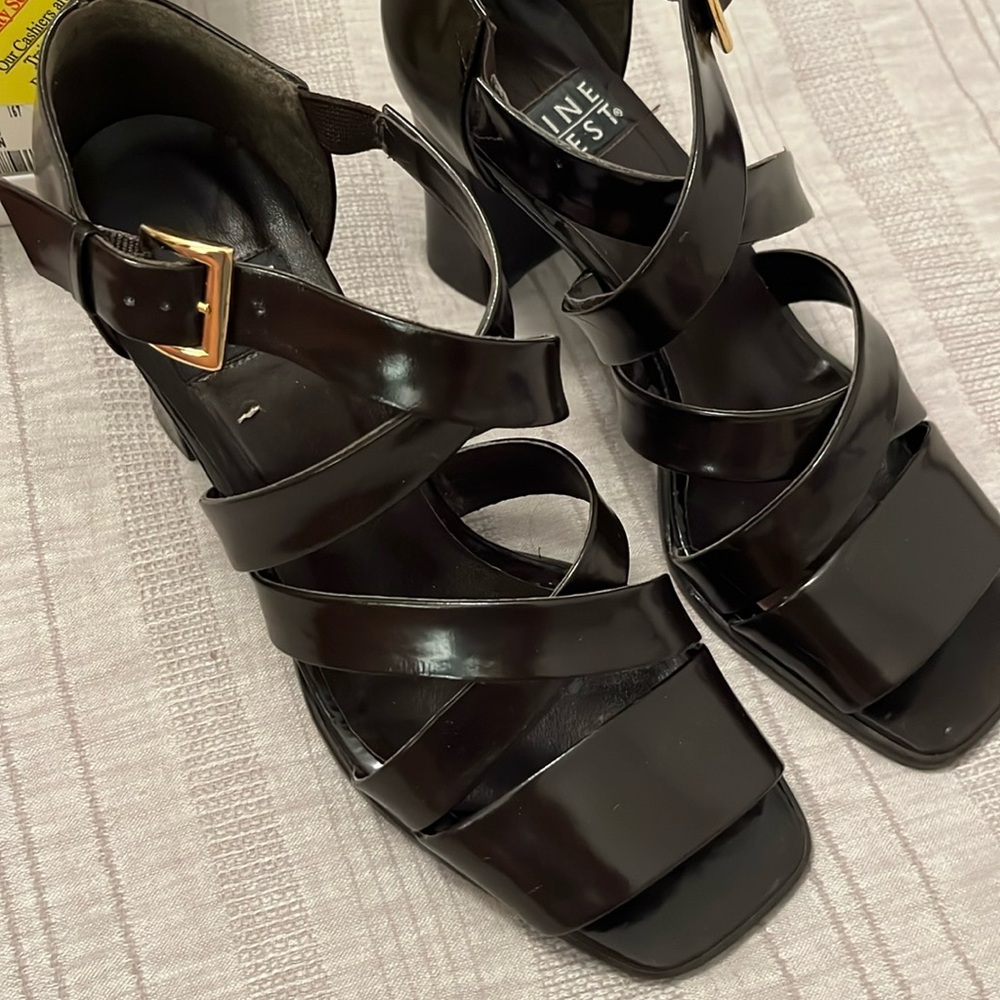 Vintage Nine West strappy heel. Dark brown leather. Size 8